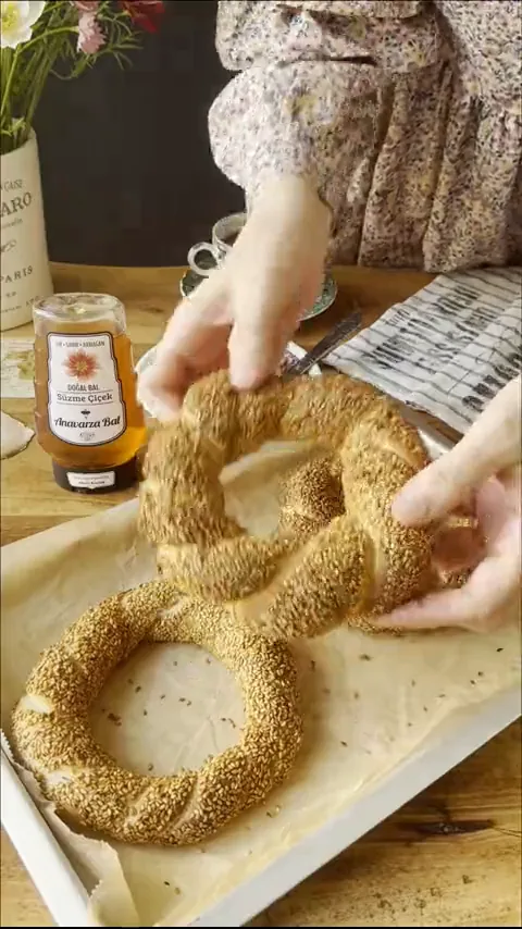 Simit ve Akilli Kapak Suzme Cicek Bali